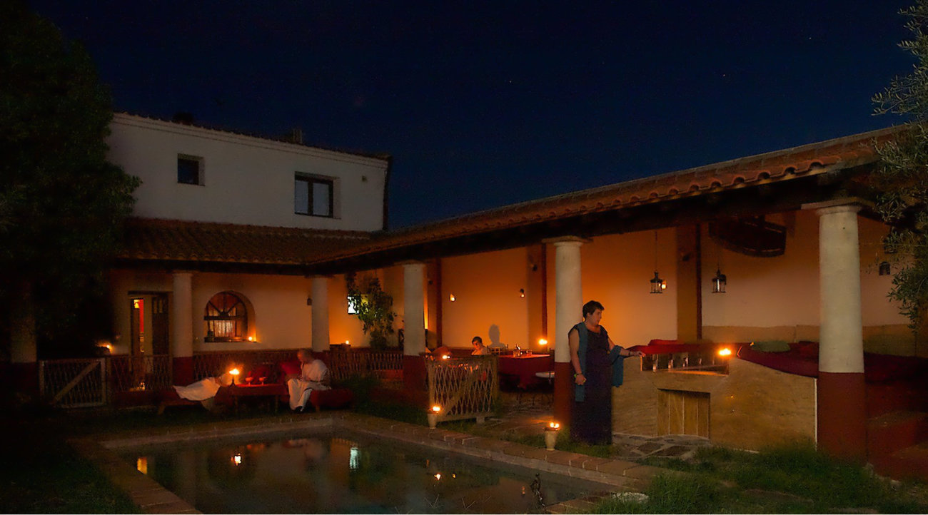 noche de cena romana